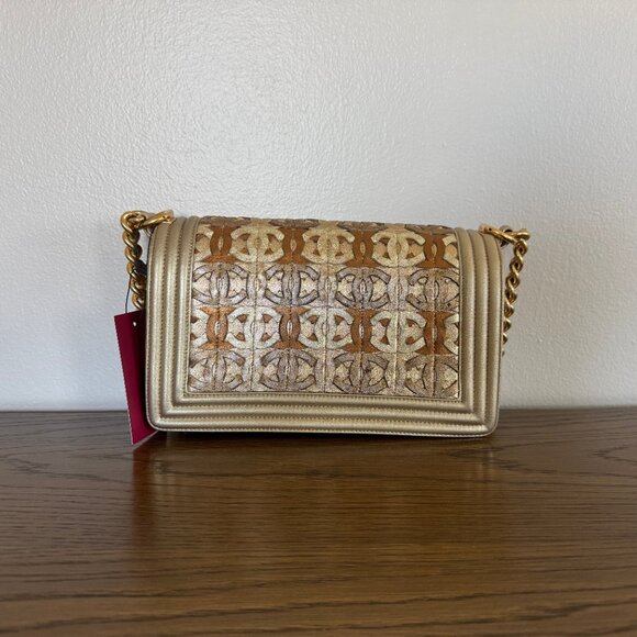 CHANEL LEATHER Boy Bag Dubai Gold - Picture 2 of 13